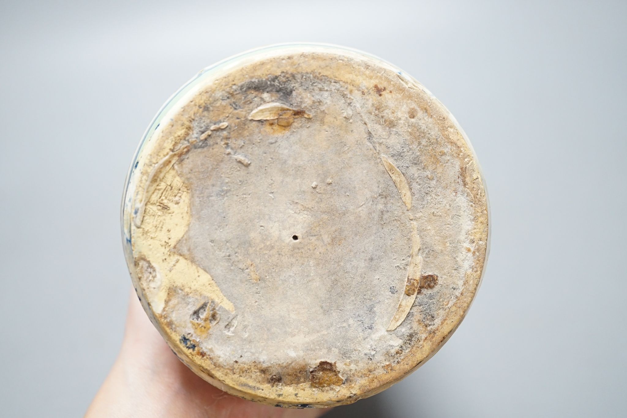 An 18th/ 19th century Italian maiolica ‘GOMEDERA’ albarello, 22.5cm